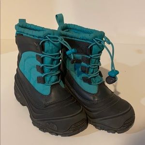 Girls North Face snow boots